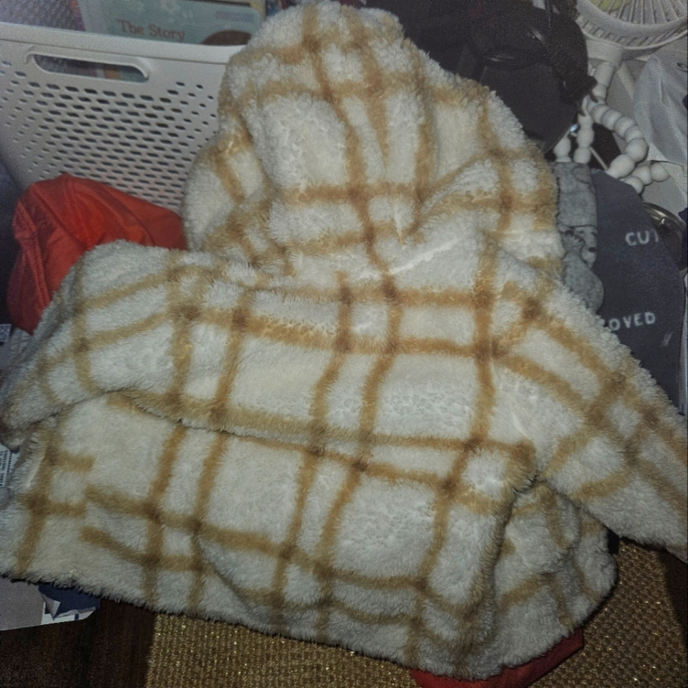 NWOT Carter's White and Tan Soft Jacket w Bear 🐻 Ears on top  🤎 3 months